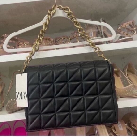Black Quilted Chain Shoulder Bag - Picture 12 of 13
